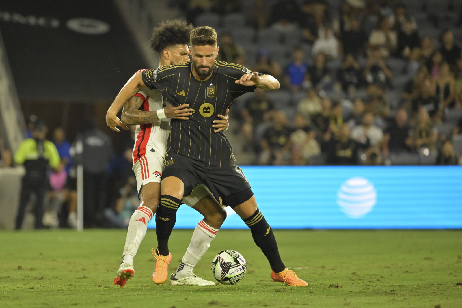 Nhận định soi kèo Colorado vs Los Angeles lúc 10h00 ngày 19/2/2025