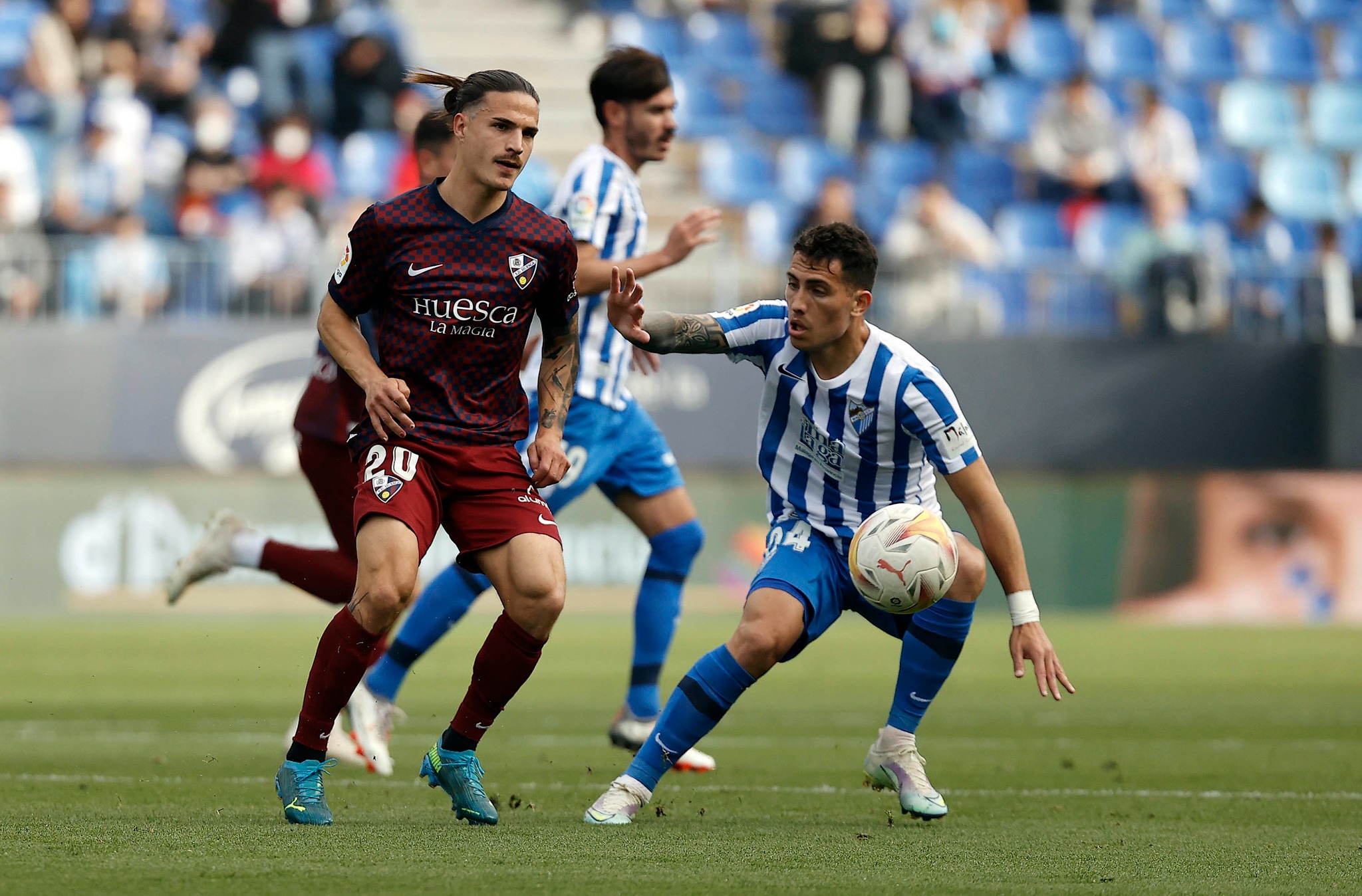 Nhận định soi kèo Huesca vs Malaga lúc 01h30 ngày 15/4/2025