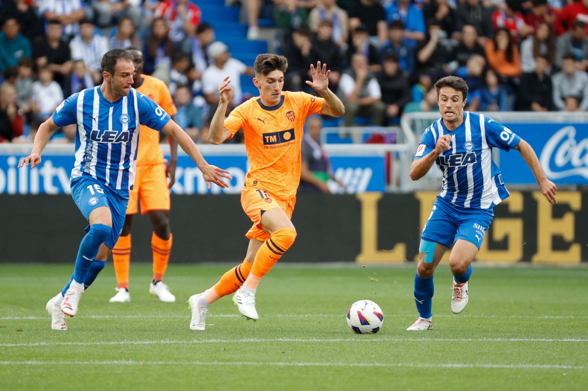 Nhận định soi kèo Deportivo Alaves vs Valencia lúc 00h00 ngày 15/5/2025
